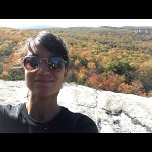 Meet your Posher, Lara